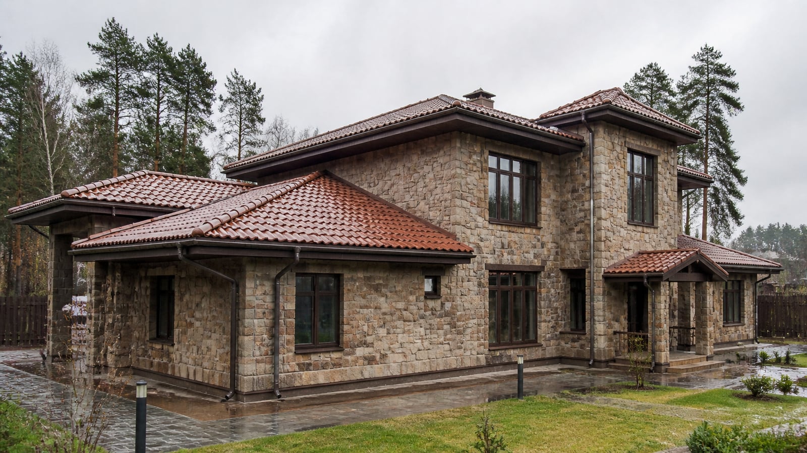 Монтаж черепицы Erlus Forma на даче в Звенигороде, 160 м²